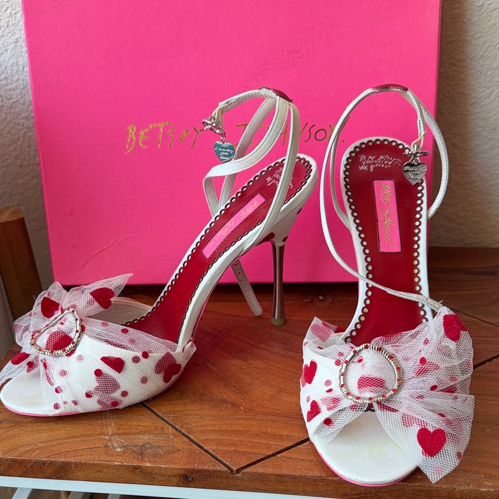 Betsey Johnson White & Red Heart Tulle Bow Slingback Heels